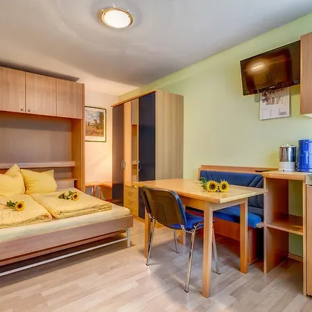 Adlerhorst شقة سيرفاوس